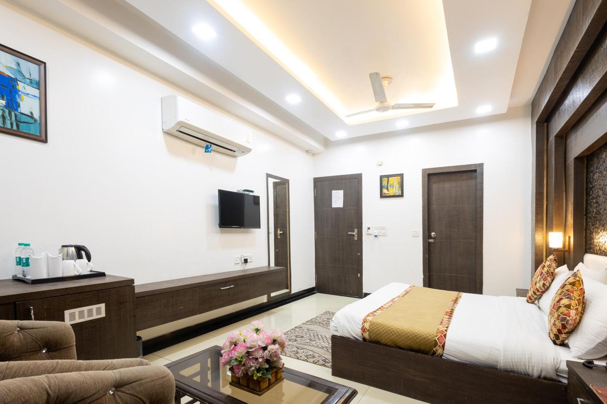 Hotel Red Castle - Karol Bagh - Where Luxury Meets Comfort New Delhi Exterior photo