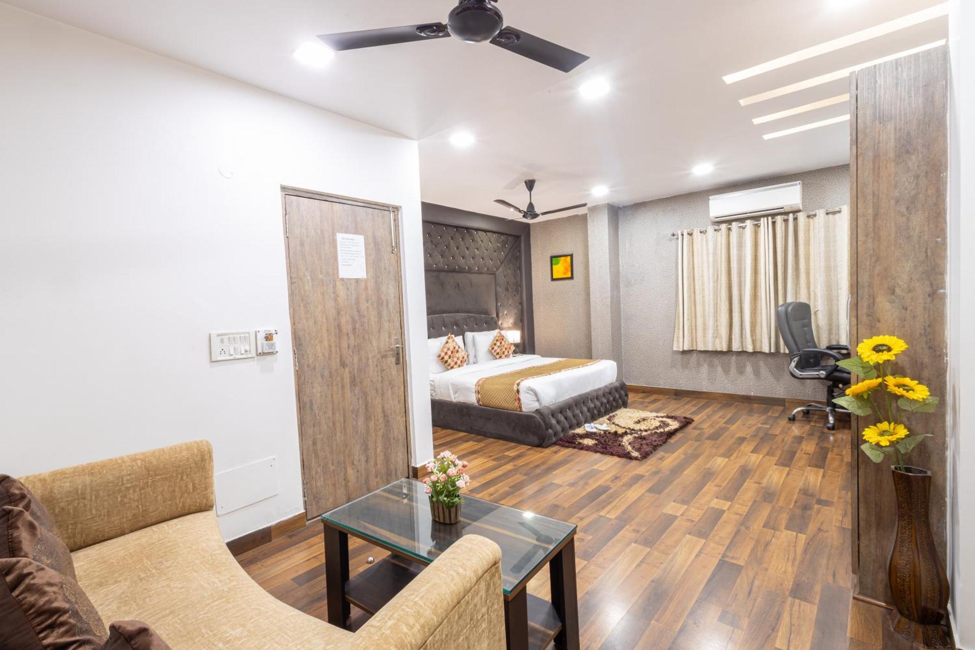 Hotel Red Castle - Karol Bagh - Where Luxury Meets Comfort New Delhi Exterior photo