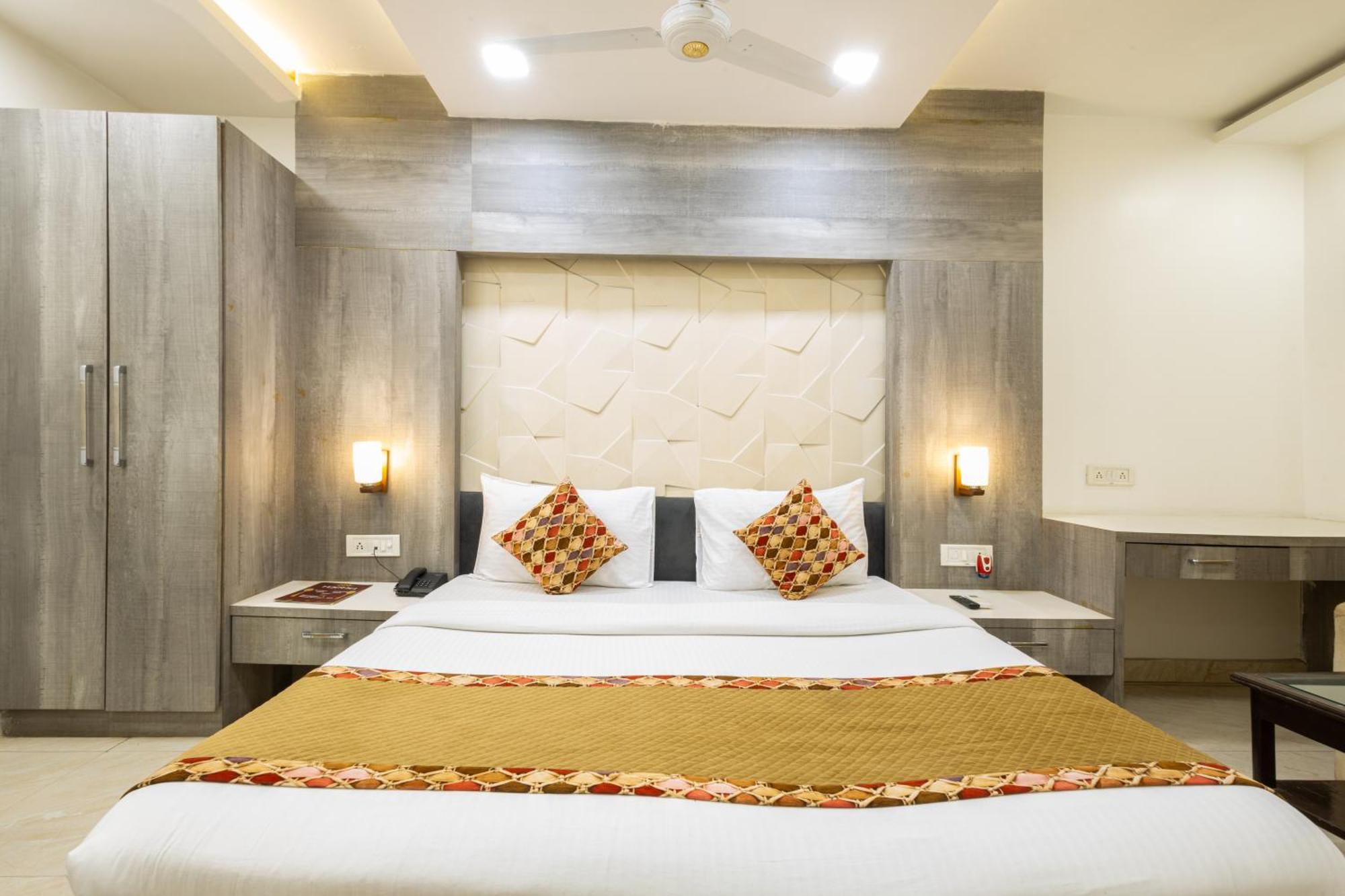 Hotel Red Castle - Karol Bagh - Where Luxury Meets Comfort New Delhi Exterior photo